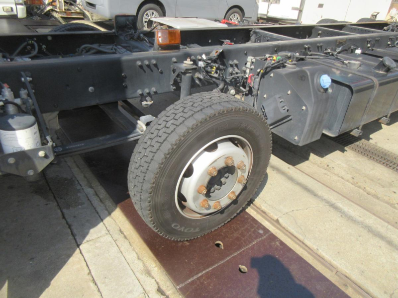 2PGクオンハイルーフ4軸低床シャーシ|中古トラックの販売・買取・査定のアイナビ