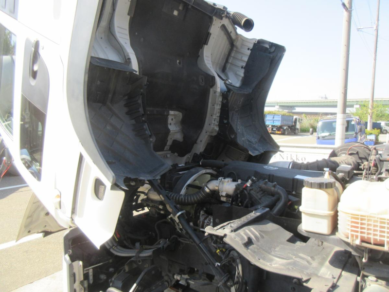 2PGクオンハイルーフ4軸低床シャーシ|中古トラックの販売・買取・査定のアイナビ