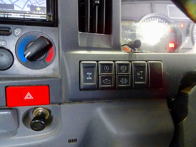 エルフ1.5t4WDFFLSタイヤ平ボデー|中古トラックの販売・買取・査定のアイナビ