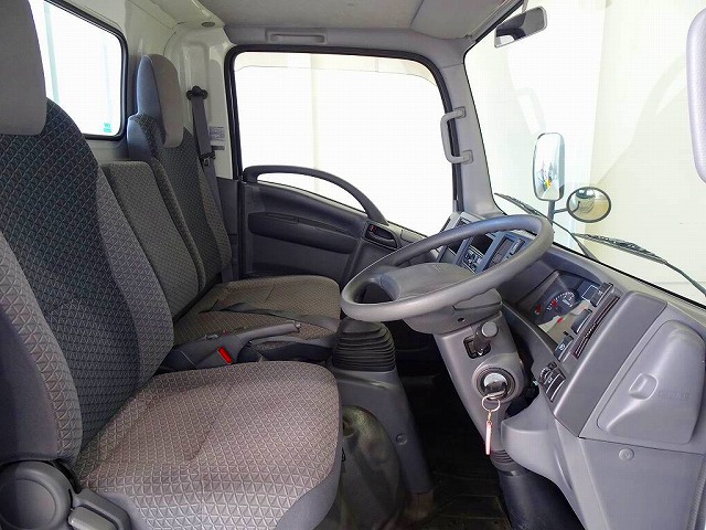 エルフ2tFFL標準セミロング平ボディ総重量5t未満|中古トラックの販売・買取・査定のアイナビ