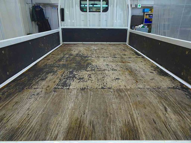 エルフ2tFFL標準セミロング平ボディ総重量5t未満|中古トラックの販売・買取・査定のアイナビ