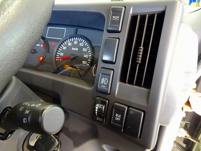 エルフ2tFFL標準セミロング平ボディ総重量5t未満|中古トラックの販売・買取・査定のアイナビ