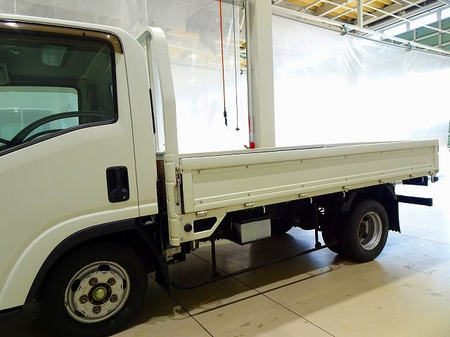 エルフ2tFFL標準セミロング平ボディ総重量5t未満|中古トラックの販売・買取・査定のアイナビ