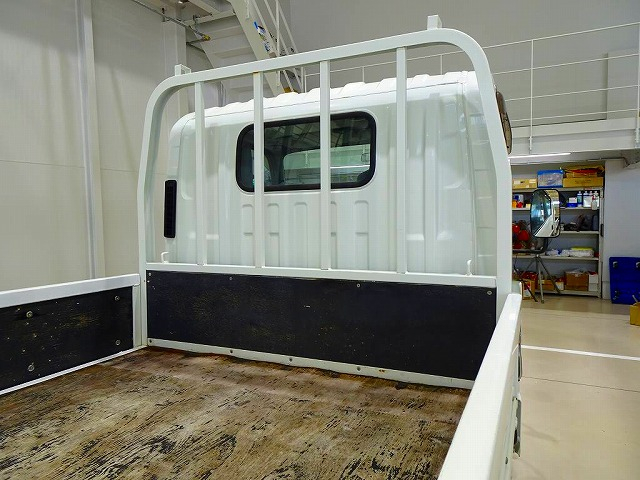 エルフ2tFFL標準セミロング平ボディ総重量5t未満|中古トラックの販売・買取・査定のアイナビ