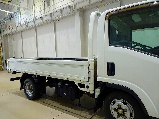 エルフ2tFFL標準セミロング平ボディ総重量5t未満|中古トラックの販売・買取・査定のアイナビ