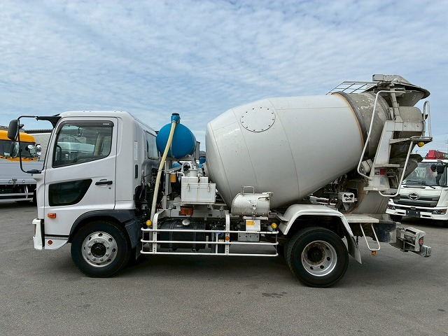 保証対象車両増トンカヤバ電動ホッパー240馬力6速MT|中古トラックの販売・買取・査定のアイナビ