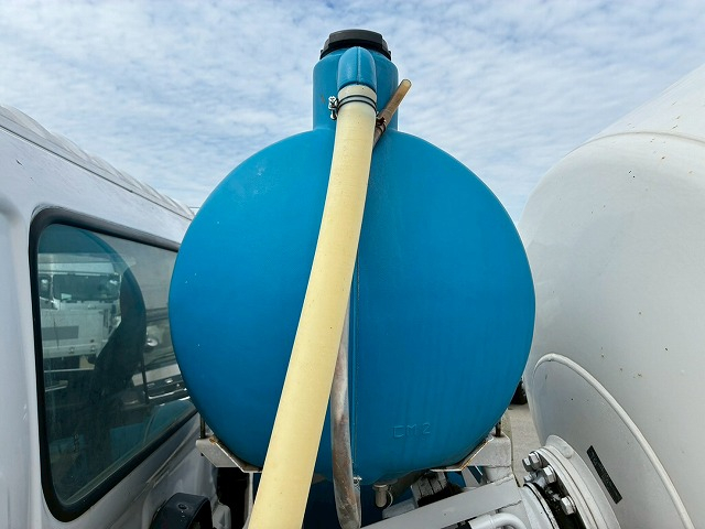 保証対象車両増トンカヤバ電動ホッパー240馬力6速MT|中古トラックの販売・買取・査定のアイナビ