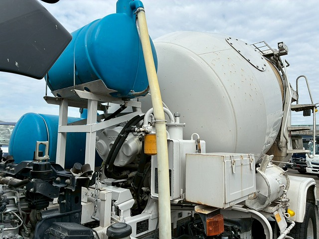 保証対象車両増トンカヤバ電動ホッパー240馬力6速MT|中古トラックの販売・買取・査定のアイナビ