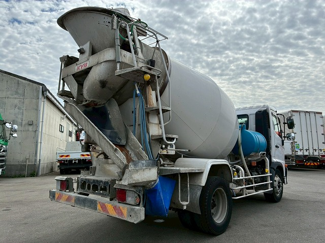 保証対象車両増トンカヤバ電動ホッパー240馬力6速MT|中古トラックの販売・買取・査定のアイナビ