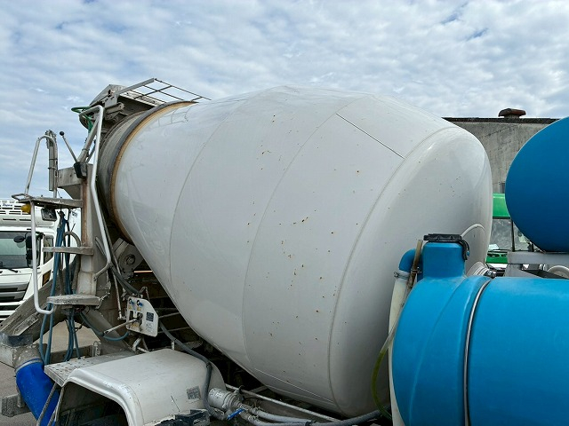 保証対象車両増トンカヤバ電動ホッパー240馬力6速MT|中古トラックの販売・買取・査定のアイナビ