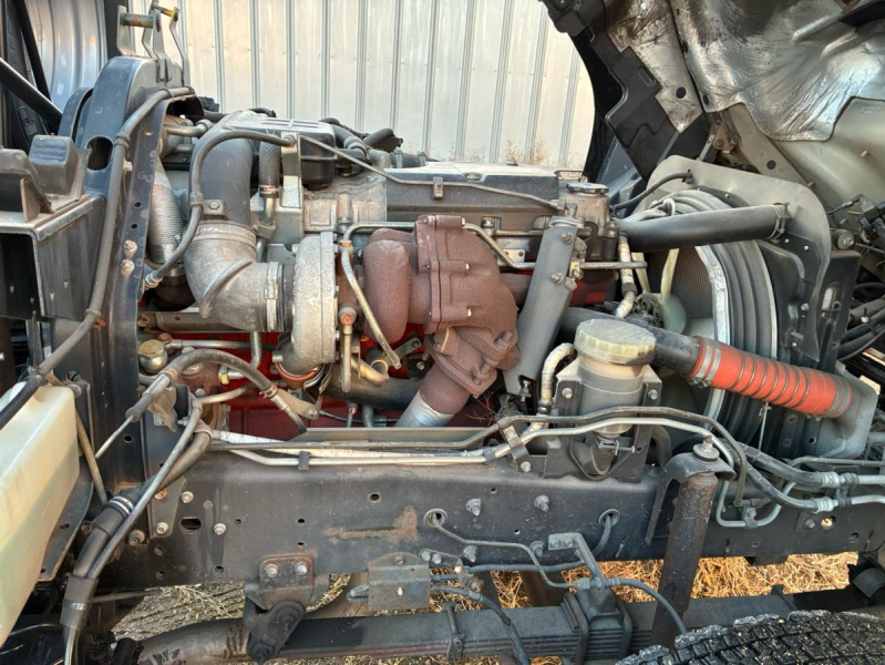 やはり余裕の6気筒!距離少ない、車検付き、寝台付|中古トラックの販売・買取・査定のアイナビ