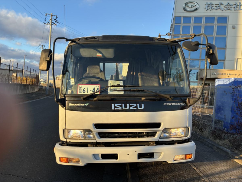 やはり余裕の6気筒!距離少ない、車検付き、寝台付|中古トラックの販売・買取・査定のアイナビ