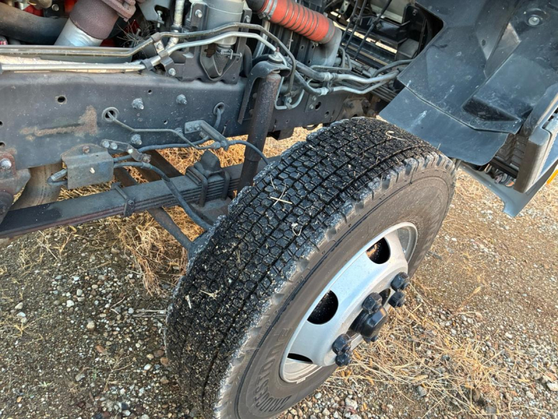 やはり余裕の6気筒!距離少ない、車検付き、寝台付|中古トラックの販売・買取・査定のアイナビ