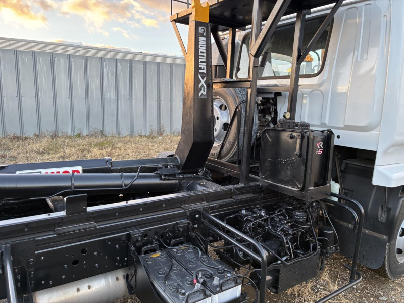 やはり余裕の6気筒!距離少ない、車検付き、寝台付|中古トラックの販売・買取・査定のアイナビ