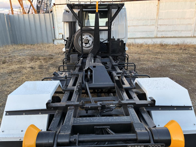 やはり余裕の6気筒!距離少ない、車検付き、寝台付|中古トラックの販売・買取・査定のアイナビ