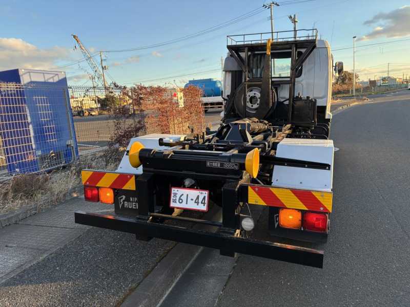 やはり余裕の6気筒!距離少ない、車検付き、寝台付|中古トラックの販売・買取・査定のアイナビ