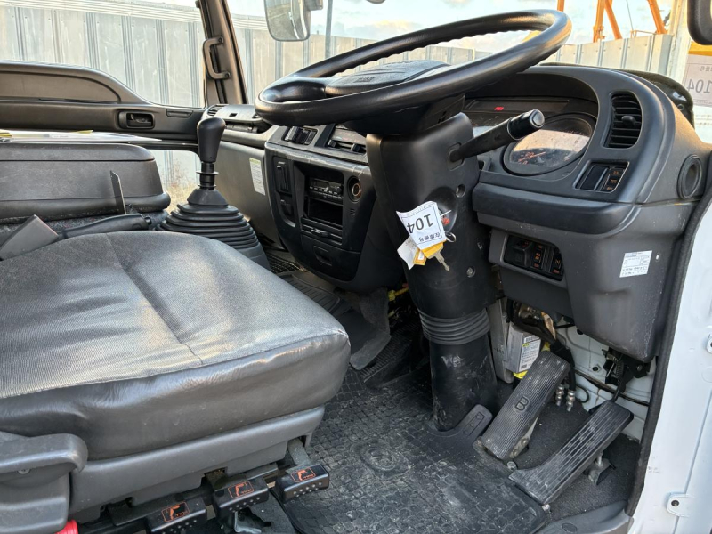 やはり余裕の6気筒!距離少ない、車検付き、寝台付|中古トラックの販売・買取・査定のアイナビ