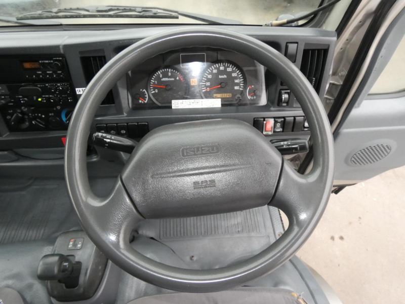 H241.5トン アルミバン バックカメラ 260408|中古トラックの販売・買取・査定のアイナビ