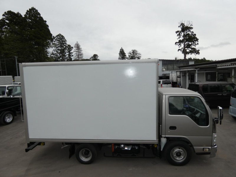 H241.5トン アルミバン バックカメラ 260408|中古トラックの販売・買取・査定のアイナビ