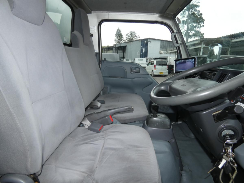 H241.5トン アルミバン バックカメラ 260408|中古トラックの販売・買取・査定のアイナビ