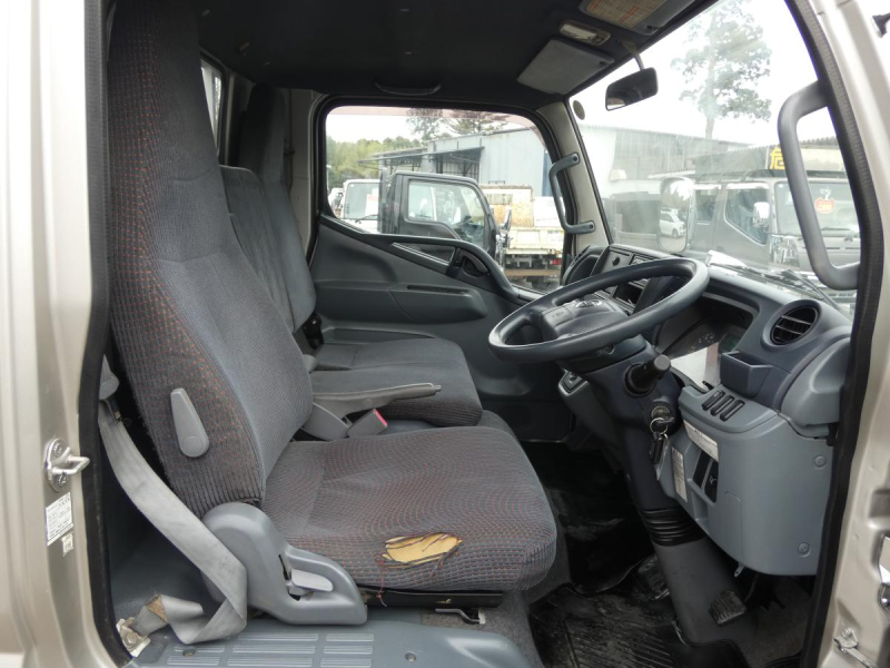 2トン 平ボディ 260346|中古トラックの販売・買取・査定のアイナビ