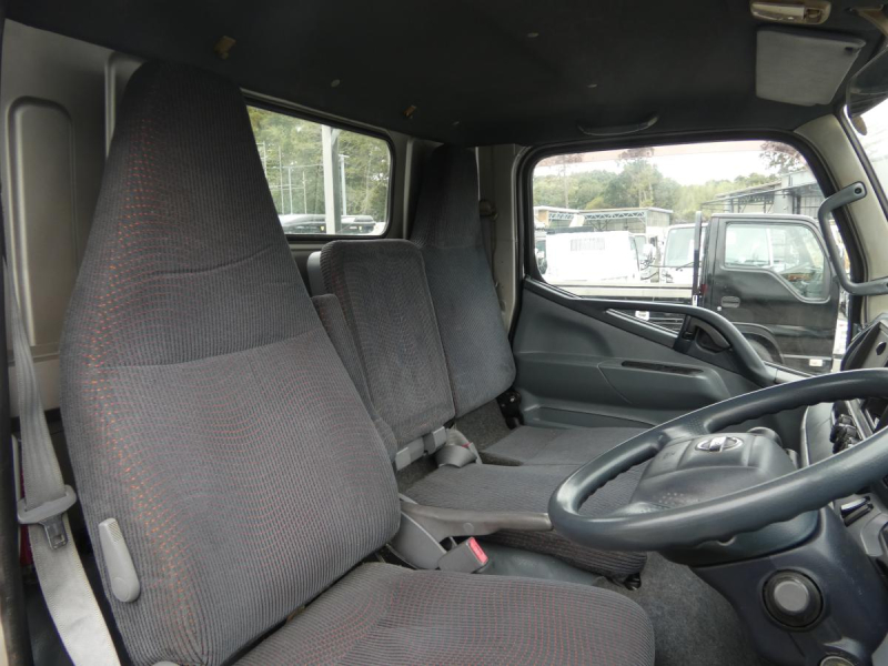 2トン 平ボディ 260346|中古トラックの販売・買取・査定のアイナビ