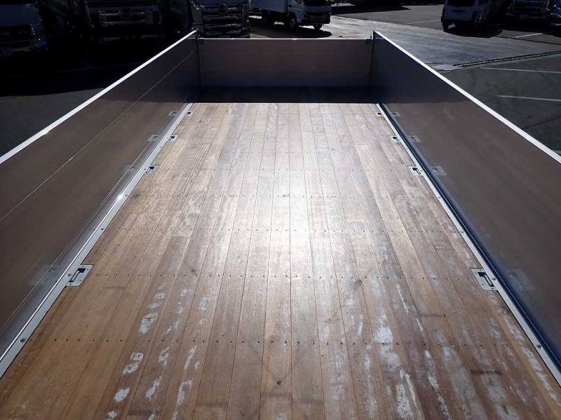 8.4t アルミ平 L6200 標準幅 後輪エアサス 240PS 6速|中古トラックの販売・買取・査定のアイナビ