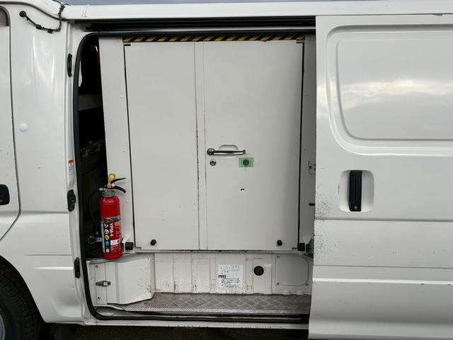 日野デュトロルートバン|中古トラックの販売・買取・査定のアイナビ