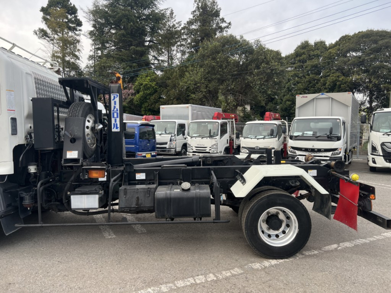 ベッド付新明和アームロールCCA44-31車検付|中古トラックの販売・買取・査定のアイナビ