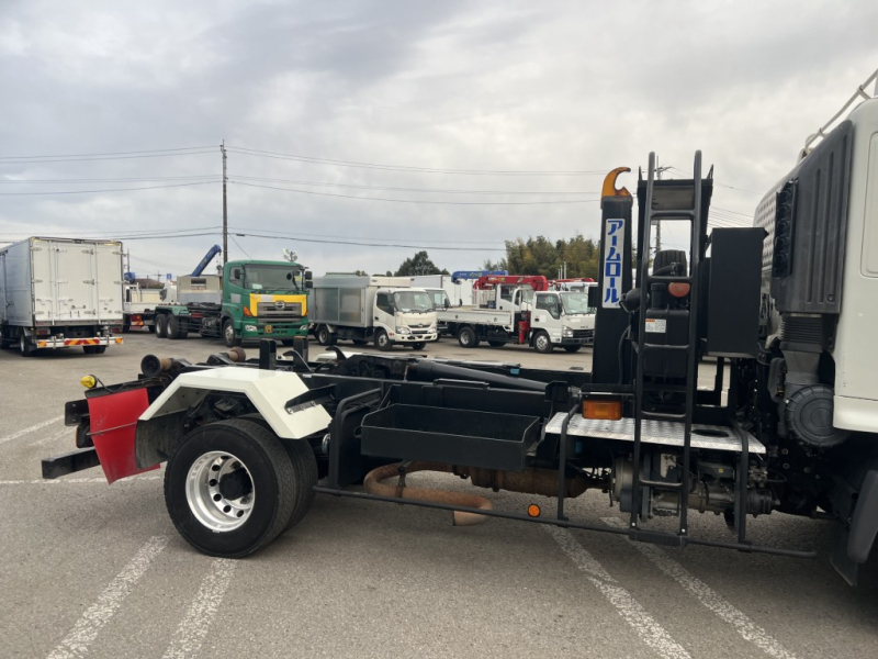 ベッド付新明和アームロールCCA44-31車検付|中古トラックの販売・買取・査定のアイナビ