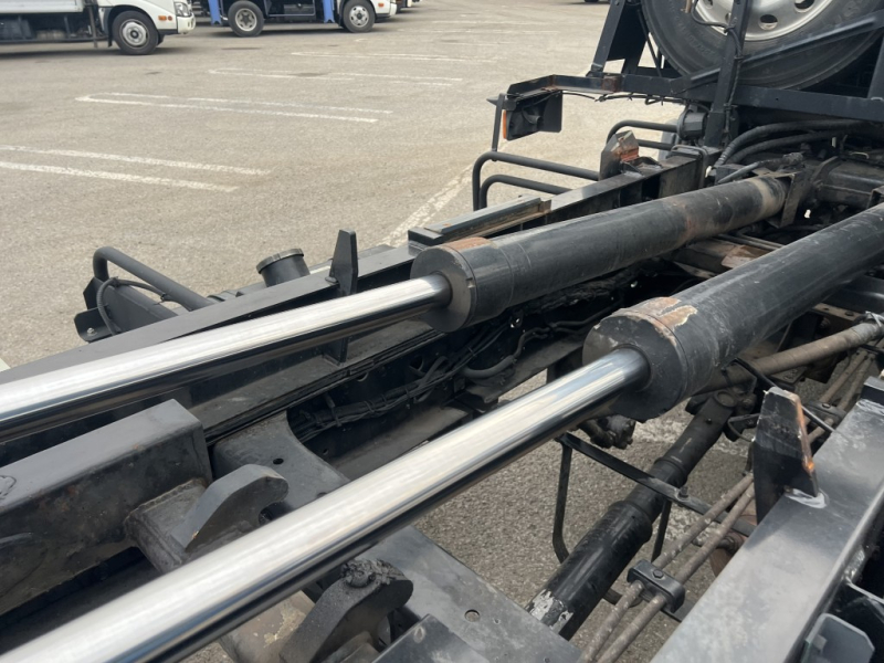 ベッド付新明和アームロールCCA44-31車検付|中古トラックの販売・買取・査定のアイナビ