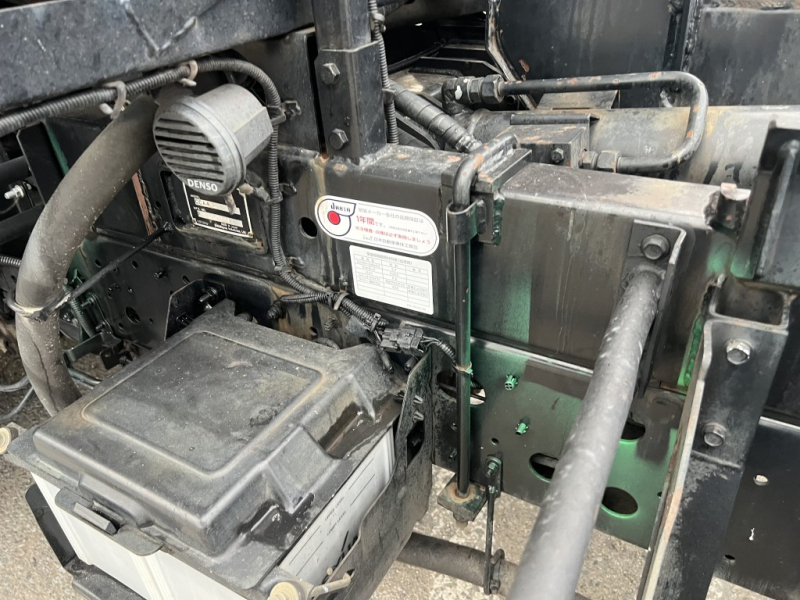 ベッド付新明和アームロールCCA44-31車検付|中古トラックの販売・買取・査定のアイナビ