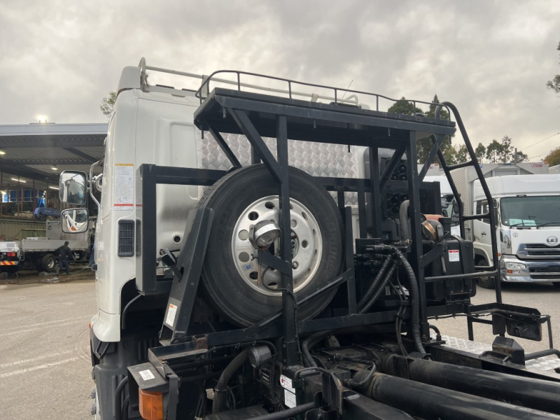 ベッド付新明和アームロールCCA44-31車検付|中古トラックの販売・買取・査定のアイナビ