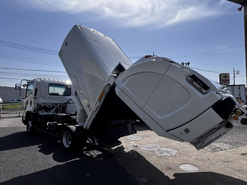 巻き込みパッカー車 新明和製8.0立米積載2350kg|中古トラックの販売・買取・査定のアイナビ