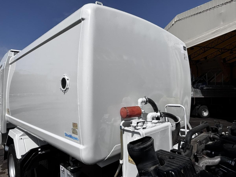巻き込みパッカー車 新明和製8.0立米積載2350kg|中古トラックの販売・買取・査定のアイナビ