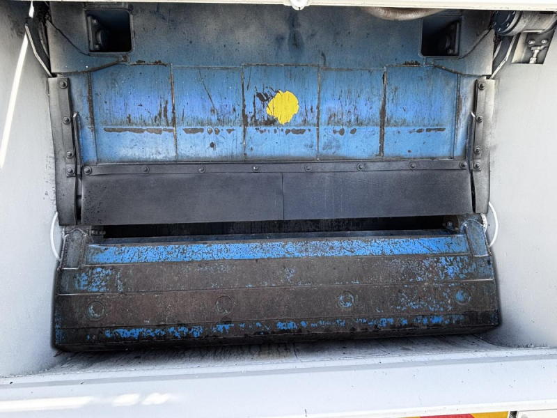 巻き込みパッカー車 新明和製8.0立米積載2350kg|中古トラックの販売・買取・査定のアイナビ