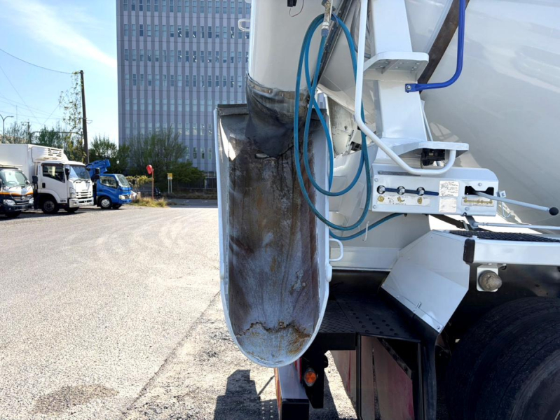 平成27年いすゞギガ大型ミキサーカヤバ製ETCQKG-CXZ77AT|中古トラックの販売・買取・査定のアイナビ