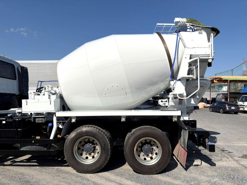 平成27年いすゞギガ大型ミキサーカヤバ製ETCQKG-CXZ77AT|中古トラックの販売・買取・査定のアイナビ