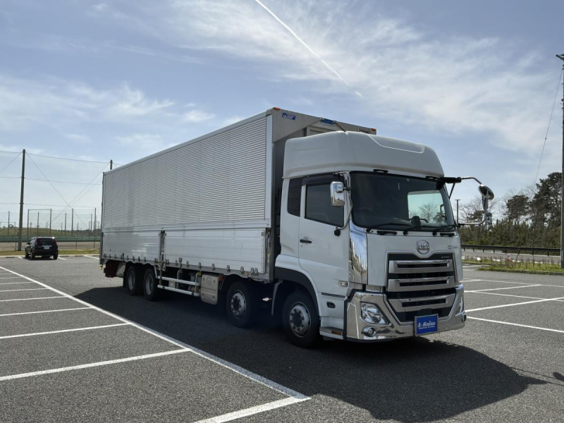 走行距離40万km台⭐️R3クオンアルミウイングハイルーフメッキ|中古トラックの販売・買取・査定のアイナビ