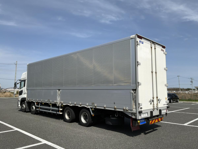 走行距離40万km台⭐️R3クオンアルミウイングハイルーフメッキ|中古トラックの販売・買取・査定のアイナビ