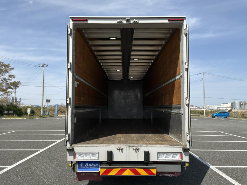 走行距離40万km台⭐️R3クオンアルミウイングハイルーフメッキ|中古トラックの販売・買取・査定のアイナビ