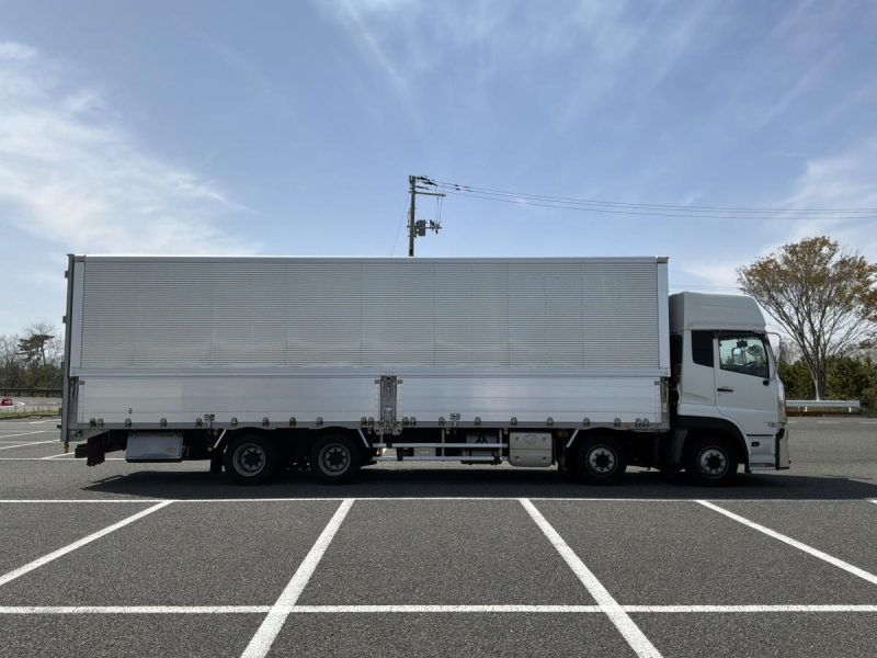 走行距離40万km台⭐️R3クオンアルミウイングハイルーフメッキ|中古トラックの販売・買取・査定のアイナビ