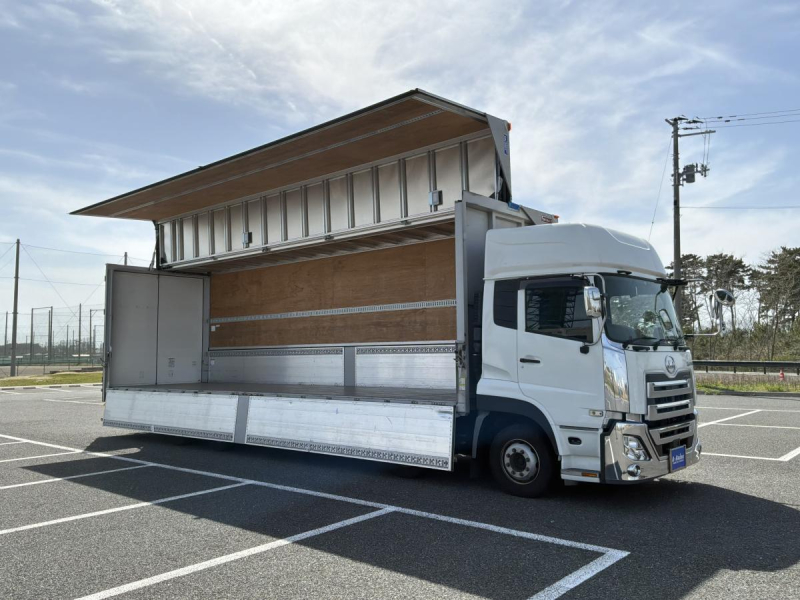 走行距離40万km台⭐️R3クオンアルミウイングハイルーフメッキ|中古トラックの販売・買取・査定のアイナビ