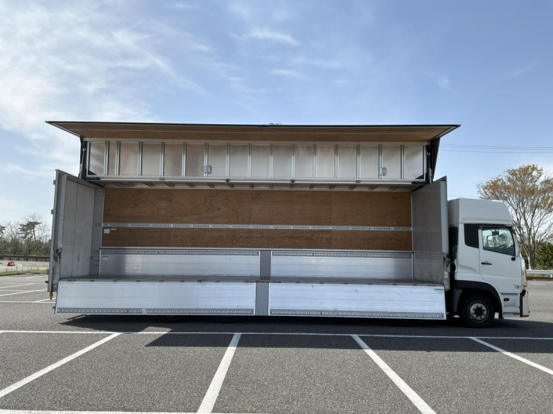 走行距離40万km台⭐️R3クオンアルミウイングハイルーフメッキ|中古トラックの販売・買取・査定のアイナビ