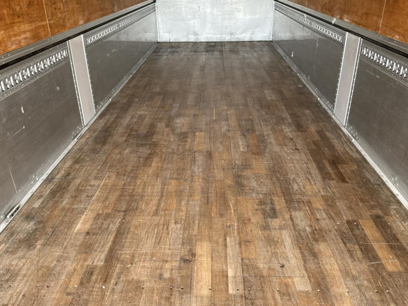 走行距離40万km台⭐️R3クオンアルミウイングハイルーフメッキ|中古トラックの販売・買取・査定のアイナビ