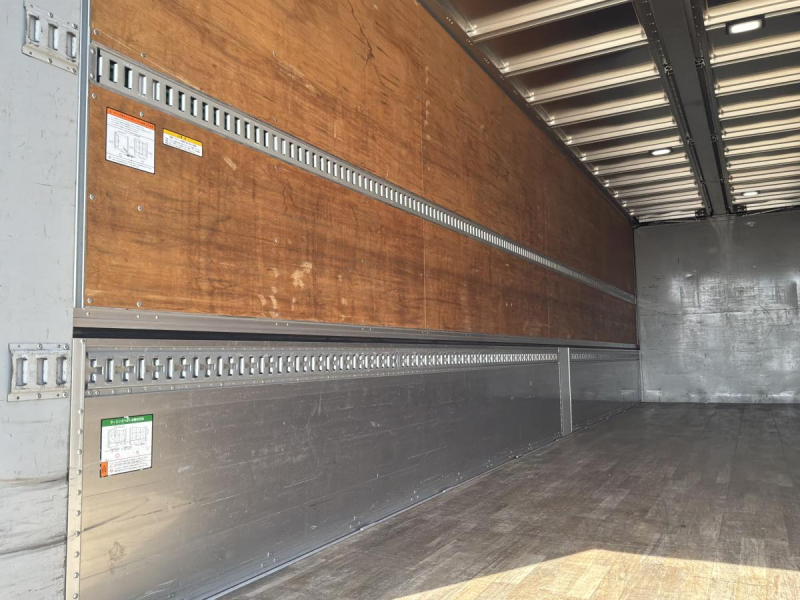 走行距離40万km台⭐️R3クオンアルミウイングハイルーフメッキ|中古トラックの販売・買取・査定のアイナビ