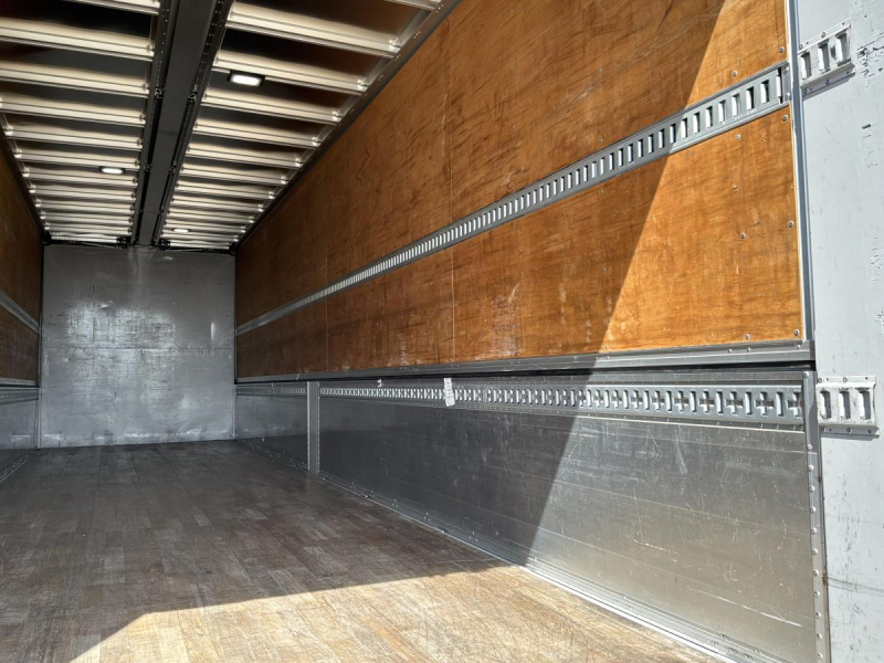 走行距離40万km台⭐️R3クオンアルミウイングハイルーフメッキ|中古トラックの販売・買取・査定のアイナビ