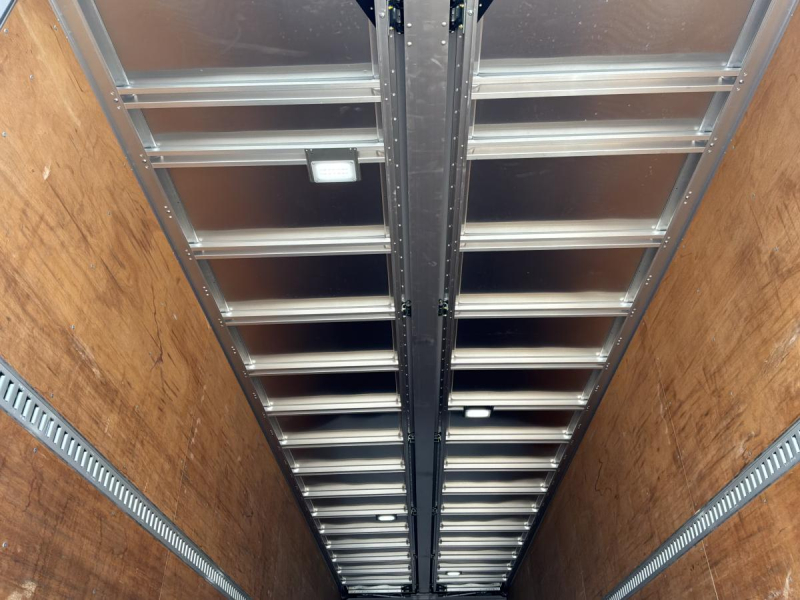 走行距離40万km台⭐️R3クオンアルミウイングハイルーフメッキ|中古トラックの販売・買取・査定のアイナビ