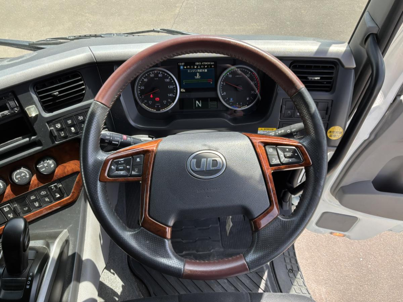 走行距離40万km台⭐️R3クオンアルミウイングハイルーフメッキ|中古トラックの販売・買取・査定のアイナビ