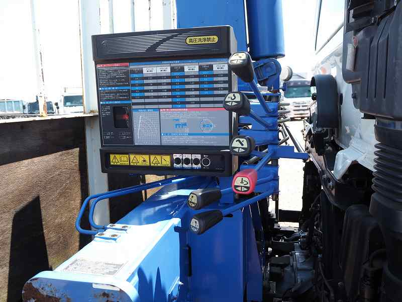 日野レンジャー4段クレーンラジコン角足平ボディ|中古トラックの販売・買取・査定のアイナビ